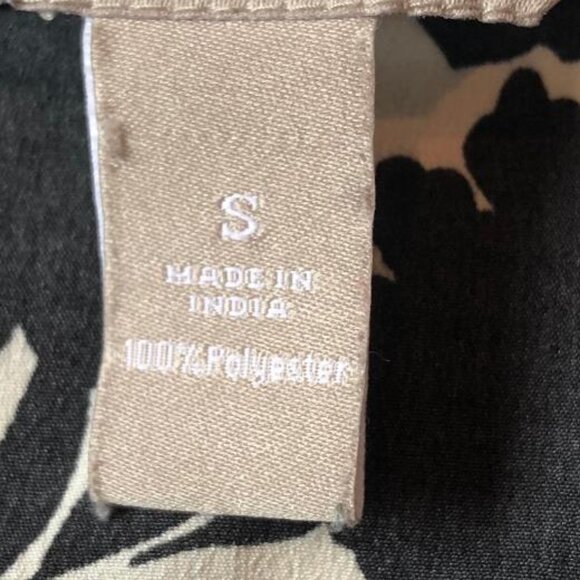 Banana Republic, Black & White, Sleeveless, flowy top, w/ floral print, Sz: S - Picture 3 of 7